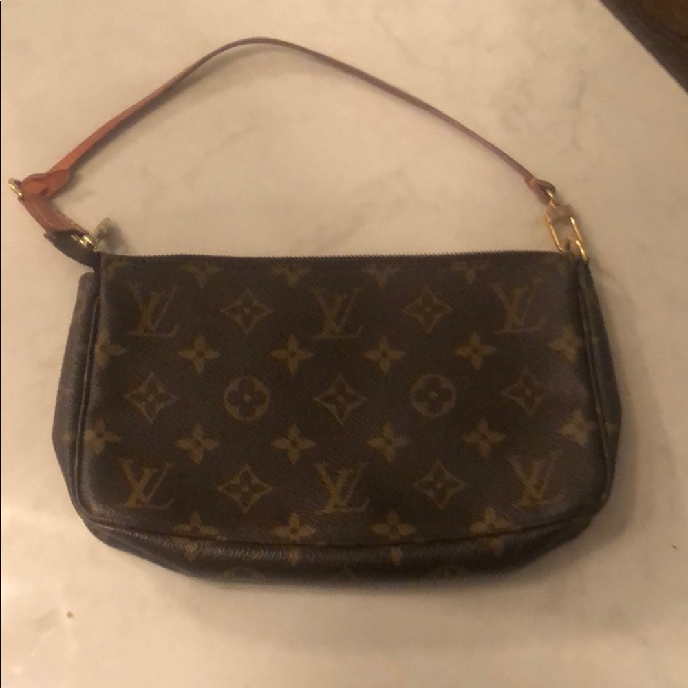 100% Authentic Louis Vuitton Classic Pouchette